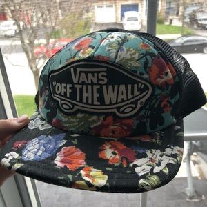 Floral vans hat! 💸